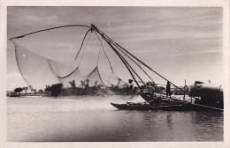 ZY 145- VUE DE TOURANE , VIETNAM - PECHEURS AU FILET SUR LA RIVIERE - Vietnam