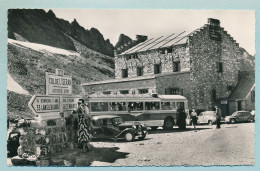 Citroen Traction Peugeot 203 Renault 4CV Autocar Chausson  - COL DE L'ISERAN - Hôtel De L'Iseran Et Arête Des Lessières - Passenger Cars