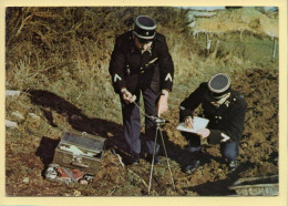 Gendarmes D'une Brigade De Recherches (voir Scan Recto/verso) - Police - Gendarmerie