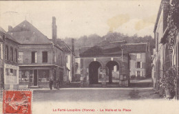 Yonne - La Ferté-Loupière - La Halle Et La Place - Otros & Sin Clasificación