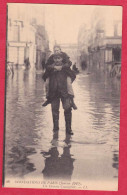 AE21 75 INNONDATIONS DE PARIS UN HOMME COURAGEUX  - SAUVETAGE - Paris Flood, 1910