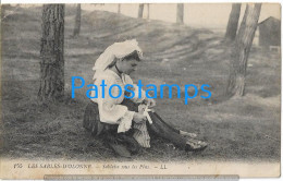 227908 FRANCE LES SABLES D'OLONNE COSTUMES WOMAN SPOTTED POSTAL POSTCARD - Sonstige & Ohne Zuordnung