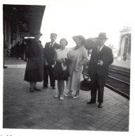 Francia 1936, Rambouillet, Stazione Ferroviaria, L'attesa Del Treno, Foto - Plaatsen