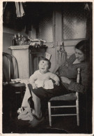 Francia 1928, Neonato Con La Mamma In Casa, Mobili, Foto, Vintage Photo - Plaatsen