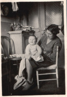 Francia 1928, Neonato Con La Mamma In Casa, Mobili, Foto, Vintage Photo - Plaatsen