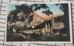 Lourdes. La Basilique Et Le Pic Du Jer - Lourdes