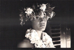 Polynésie Française- FEMMES POLYNESIENNES Polynesian Women (fleurs Vahiné) Te Hine Manea, D'après Photo Stember Tahiti - Polynésie Française