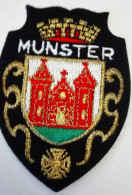 ECUSSON  BLASON TISSU MUNSTER HAUT RHIN   (68) - Escudos En Tela