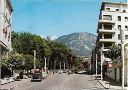 73. AIX LES BAINS. AVENUE DE LA GARE. AU FOND LE REVARD.VOITURES ANCIENNES. 1974. - Aix Les Bains