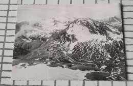 Le Col De L'iseran. La Plus Haute Route D'europe. Vue Générale Du Col Et Des Versants Maurienne Et Tarentaise - Autres & Non Classés