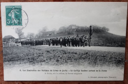 CRIME De JULLY (89) - LES FUNERAILLES DES VICTIMES DU CRIME - LE CORTEGE FUNEBRE SORTANT DE LA FERME - Otros & Sin Clasificación