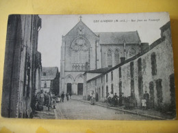 49 5778 CPA - 49 LES GARDES - RUE FACE AU TRANSEPT - ANIMATION. - Other & Unclassified