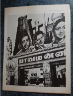 AFFICHE  - PHOTOGRAPHIQUE    -  ENTREE  D' UN GRAND CINEMA EN INDE - Afiches