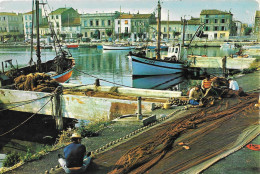 PORT LA NOUVELLE  : Le Port,remaillage Des Filets - Port La Nouvelle