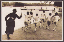 Nostalgia Postcard - Boys Will Be Boys, Illicit Bathers At The Serpentine In Hyde Park, London 1926 - VG - Zonder Classificatie