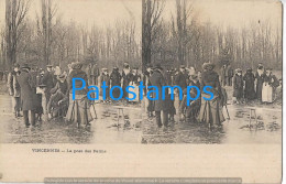 227941 FRANCE VINCENNES COSTUMES INSTALLING THE SKATES STEREO VIEW POSTAL POSTCARD - Autres & Non Classés