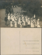 Festumzug Kutschen Und Frauen In Weißen Kleidern 1916 Privatfoto - Non Classés
