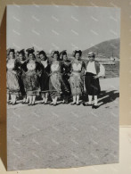 Greece Photo LEFKADA  1963.   Girls In Ethnic Dress. - Europa