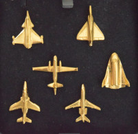 Pin's DASSAULT Aviation- Coffret 6 Pin's Doré à L'or Fin - édité Par PICHARD S.A. Fabricants Bijoutiers à SAUMUR - Ruimtevaart