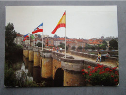 CP 16 Charente  CONFOLENS  - Le Vieux Pont Sur La Vienne , Drapeaux Son Festival En Aout   Timbré 1986 - Confolens