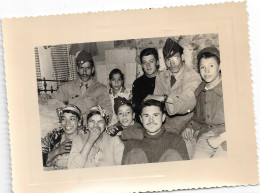 Militaires Avec Une Famille Du Maghreb (Algérie ?) - Krieg, Militär