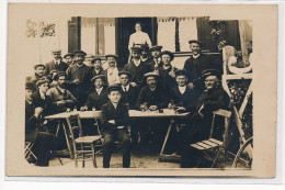 CARTE PHOTO A LOCALISER : Cafe, Apéro, Personnages - Tres Bon Etat - Fotos