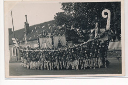 CARTE PHOTO A LOCALISER : Cavalcade, Char En Bateau Fleuri - Tres Bon Etat - Photos