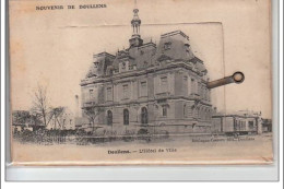 Souvenir De DOULLENS - L'Hôtel De Ville - Très Bon état - Doullens