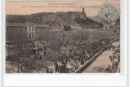 SAINT AMBROIX - Les écoles, Place Des Ecoles Et Marché Aux Bestiaux - Très Bon état - Saint-Ambroix