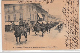 SAINT DIE : Défilé Du 10° Bataillon De Chasseurs à Pied, Rue Thiers - MILITAIRE - Très Bon état - Saint Die
