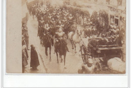 RAMBOUILLET : Carte Photo D'un Défilé Militaire - Très Bon état - Rambouillet