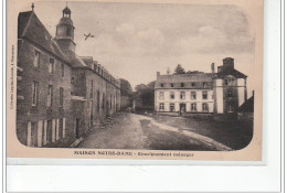 MONCONTOUR DE BRETAGNE - Place Du Chauchix-St Léonard - Maison Notre-Dame, Enseignement Ménager - Très Bon état - Moncontour