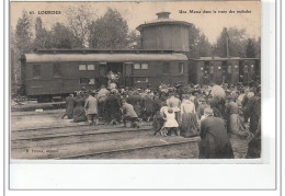 LOURDES - Une Messe Dans Le Train Des Malades - Très Bon état - Lourdes