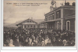 LE PUY : Clôture Du 27° Jubilé De Notre Dame Du Puy - L'arrivée D'un Train Du Matin - Sortie De La Gare - Très Bon état - Le Puy En Velay