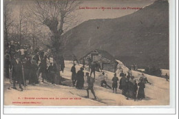 LES SPORTS D'HIVER DANS LES PYRENEES - Skieurs Amateurs Sur Un Champ De Neige - Très Bon état - Other & Unclassified