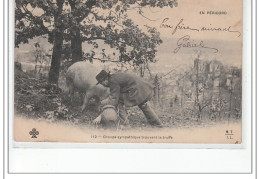 DORDOGNE - EN PERIGORD - Groupe Sympathique Trouvant La Truffe - Très Bon état - Autres & Non Classés