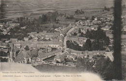 AA+ -(02) SISSONNE - VUE PRISE A BORD D' AEROPLANE - L' EGLISE - LA RUE DE LA SELVE - Sissonne