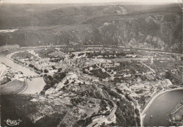 AA+ -(08) FUMAY - VUE AERIENNE GENERALE ET LES " AURAINS " - AU 1er PLAN , ARDOISIERES DE LA RENAISSANCE ET ST JOSEPH - Fumay