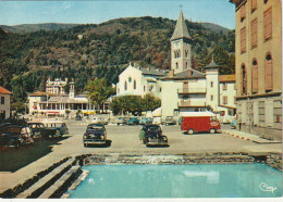 AA+ -(09) AX LES THERMES - LE BASSIN DES LADRES , L' EGLISE ET LE CASINO - AUTOMOBILES , FOURGON - Ax Les Thermes