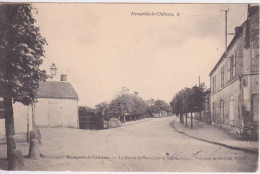 78 - NEAUPHLE LE CHATEAU - LA ROUTE DE VERSAILLES ET L'ABREUVOIR - Neauphle Le Chateau