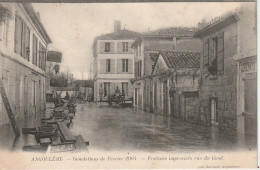 AA+ 20-(16) ANGOULEME - INONDATIONS DE FEVRIER 1904 - TROTTOIRS IMPROVISES RUE DU GOND - Angouleme