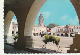 AA+ 45-(33) SAUVETERRE DE GUYENNE - PLACE DE LA REPUBLIQUE - VUE DES ARCADES - Otros & Sin Clasificación