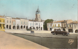 AA+ 46-(33) SAUVETERRE DE GUYENNE  - PLACE DE L'HOTEL DE VILLE - COMMERCES - AUTOMOBILE : RENAULT FREGATE - Otros & Sin Clasificación