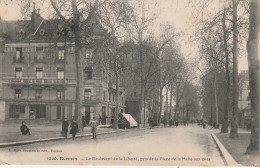 AA+ 48-(35) RENNES - LE BOULEVARD DE LA LIBERTE , PRIS DE LA PLACE DE LA HALLE AUX BLES - ANIMATION - Rennes