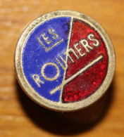 Insigne De Boutonnière émaillé "Les Routiers" Restaurant - Camion - Camioneur - LKW