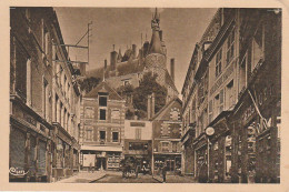 AA+61-(45) GIEN - RUE DU PONT ET TOURELLES DU CHATEAU - ANIMATION - COMMERCES - Gien