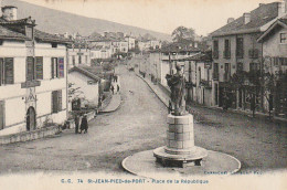 AA+ 83-(64) ST JEAN PIED DE PORT - PLACE DE LA REPUBLIQUE - HOTEL APESTEGUY - Saint Jean Pied De Port