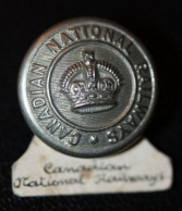 Bouton Ancien D'uniforme Compagnie De Chemins De Fer Canadien "Canadian National Railways" Canada - Chemin De Fer