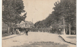 AA+ 107-(80) GUERRE 1914 - INFANTERIE ALLEMANDE DEFILANT DANS LES RUES D'AMIENS - Amiens