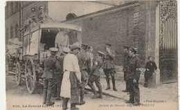 AA+ 107-(80) GUERRE 1914 - ARRIVEE DES BLESSES ANGLAIS A AMIENS - Amiens